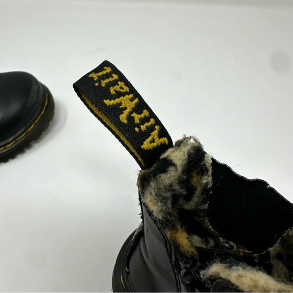 Dr. Martens Chelsea Boots Girls 7 Black Leopard Faux Fur Lined‎ Leonore